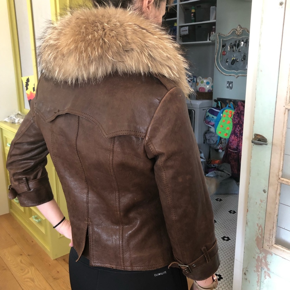 Leather jacket with coyote fur collar - Picture 4 of 8